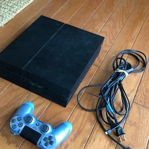 PS4 (PlayStation 4)